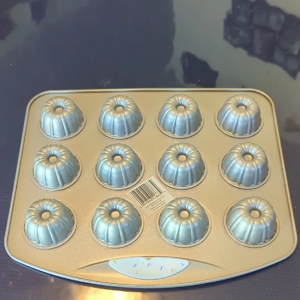 Wilton Mini Fluted Muffin Pan in Metallic Gold